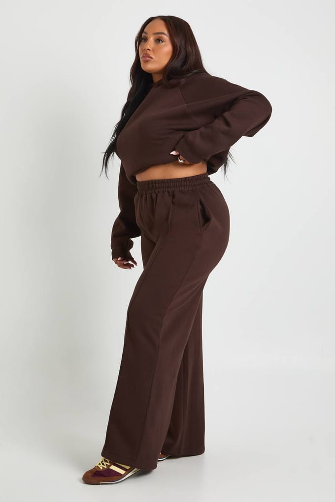 boohoo Dames Plus Core Basis Pintuck-detail Rechtpijpige Jogger | Chocoladebruin | Maat: 44