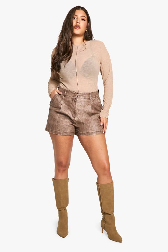 boohoo Dames Plus Geplooide Gewassen PU Shorts | Light Brown | Maat: 56