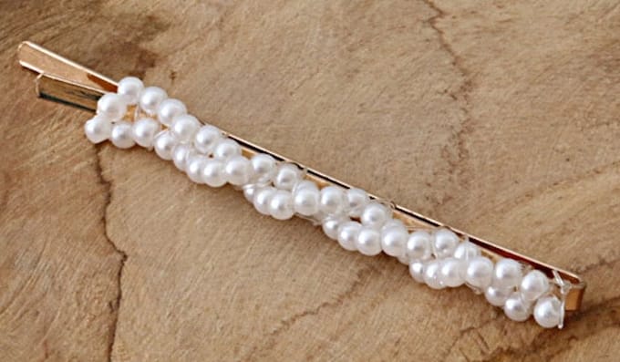 Haarschuifje - Imitatieparel - 8.5 Centimeter - Goudkleurig, wit - Trend 2022 - Damesdingetjes
