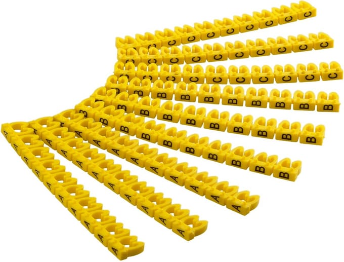 Goobay kabelmarkeerclips met letters A tot C, voor kabels van 2,8 tot 4,6 mm, 90 stuks gekleurde markeerringen, met verdraaiingsbeveiliging