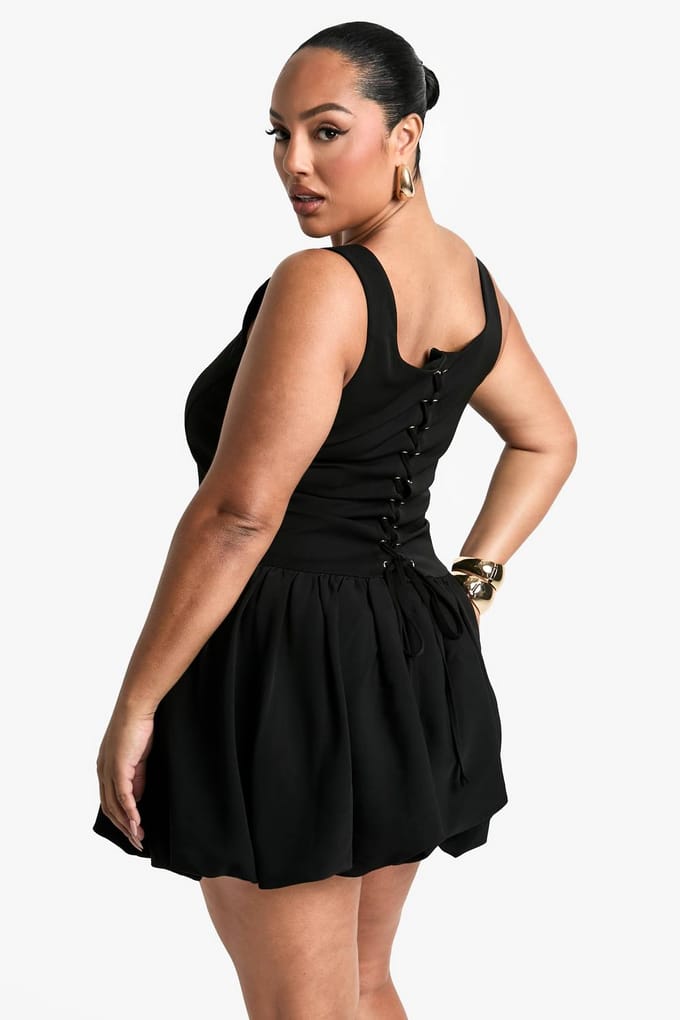 boohoo Dames Plus Square Neck Geplooide Skater Jurk | Zwart | Maat: 56