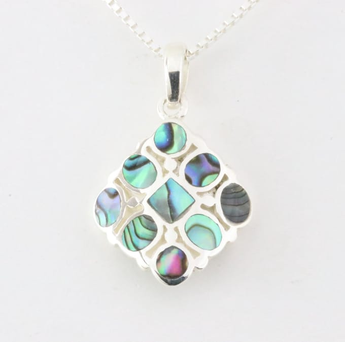 Hoogglans zilveren hanger met abalone schelp aan ketting