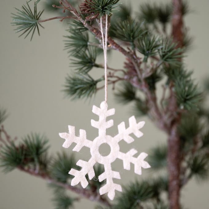 Hanger Vilt Wit - Sneeuwvlok 10cm - Fairtrade