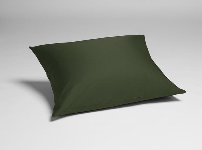 Yumeko kussensloop katoensatijn dark olive 50x70 - Bio, eco & fairtrade - 1 stuk