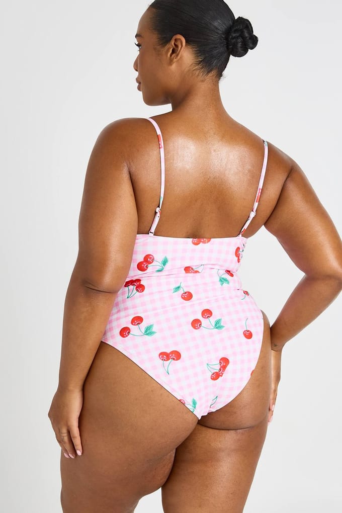 boohoo Dames Plus Kersen Ruitjes Print Beugel Plunge Badpak | Roze | Maat: 44