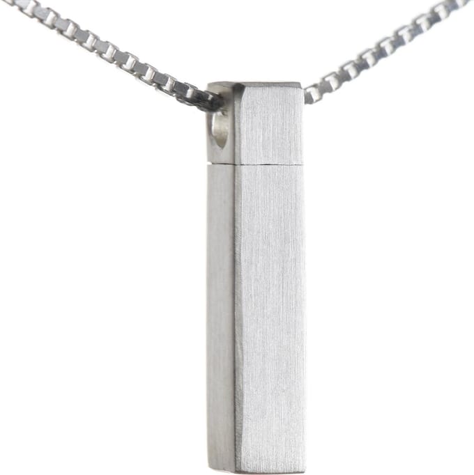 Ashanger zilver, model Radius. Met collier.