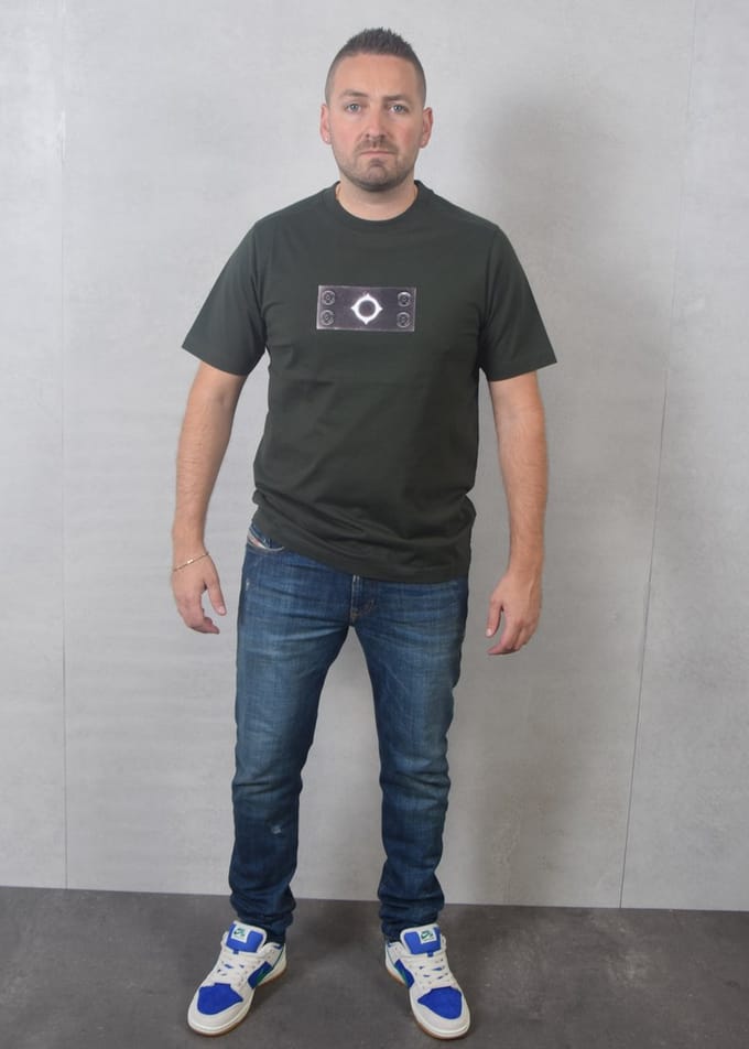 Ma.Strum Tromple Loeil Badge Tee