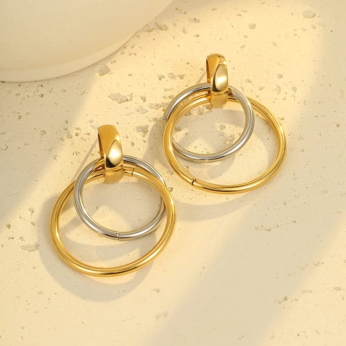 Oorsteker zilver en goudkleurige ringen