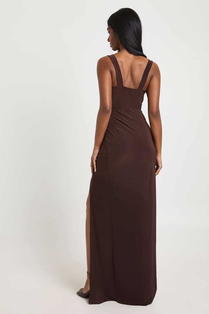 boohoo Dames Tall Slinky Gerimpelde Wikkel Maxi Jurk | Espresso | Maat: 38