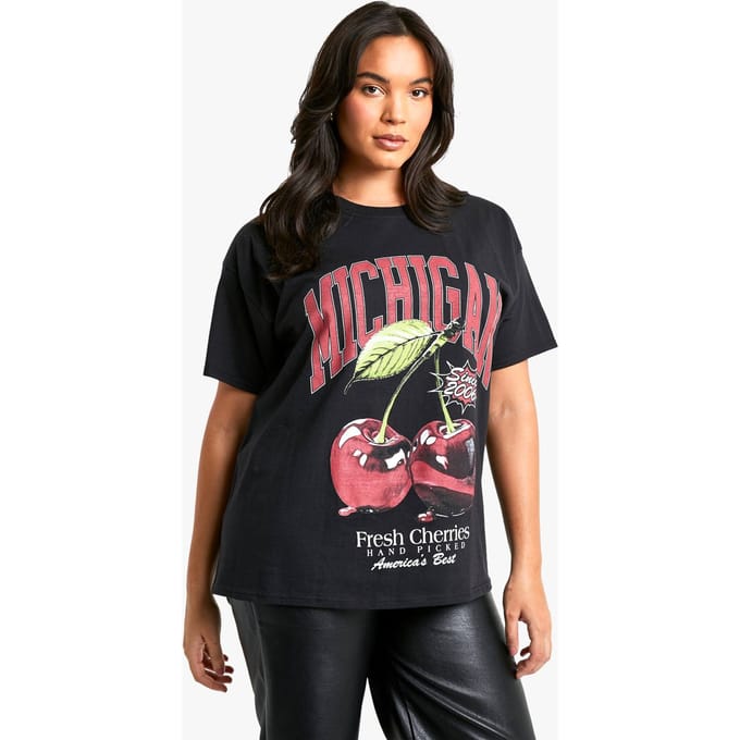 boohoo Dames PLUS MICHIGAN CHERRY OVERSIZED T-SHIRT | Zwart | Maat: 54