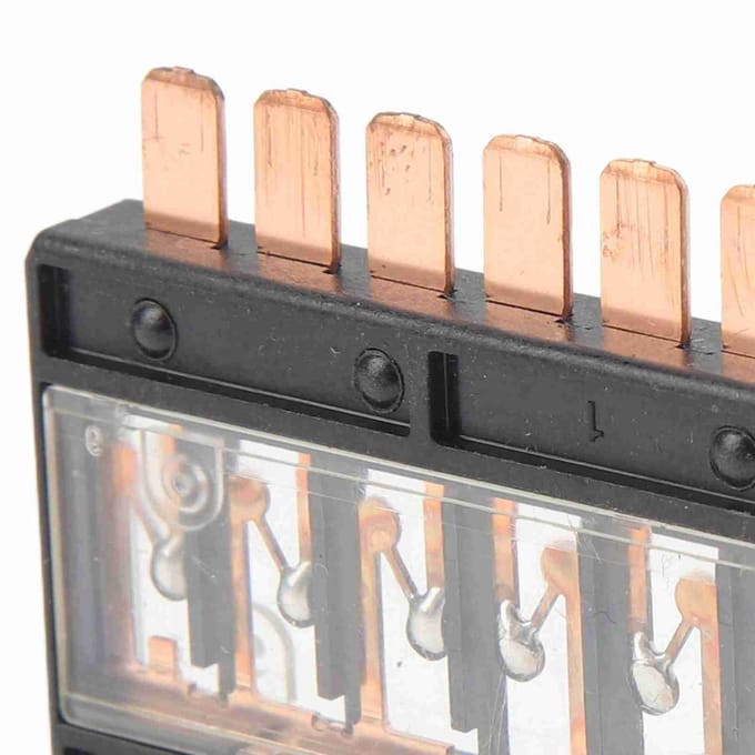 8 Circuits Multi Block Zekering 38233 TVA A01 Circuituitval Vermindering Hoge Conductiviteit Multi Block beige