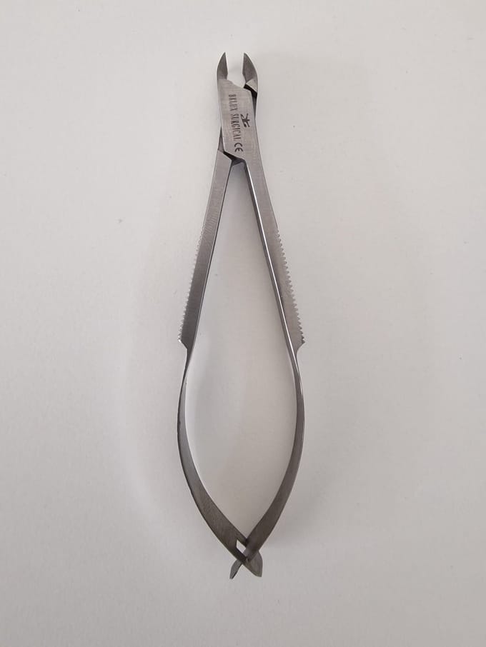 Belux Surgical Instruments / Nagel riem schaar 12cm