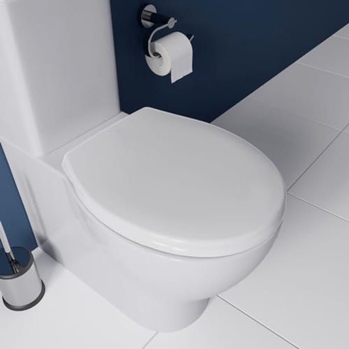 Antibacteriële witte toiletbril met langzaam sluitend deksel en quick release