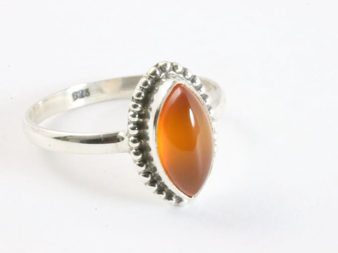 Fijne bewerkte ring met carneool - maat 17