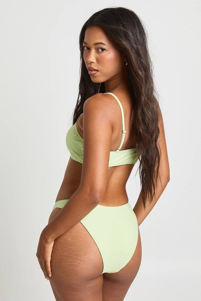 boohoo Dames Essentials Schep Bikinitop | Pistache | Maat: 42