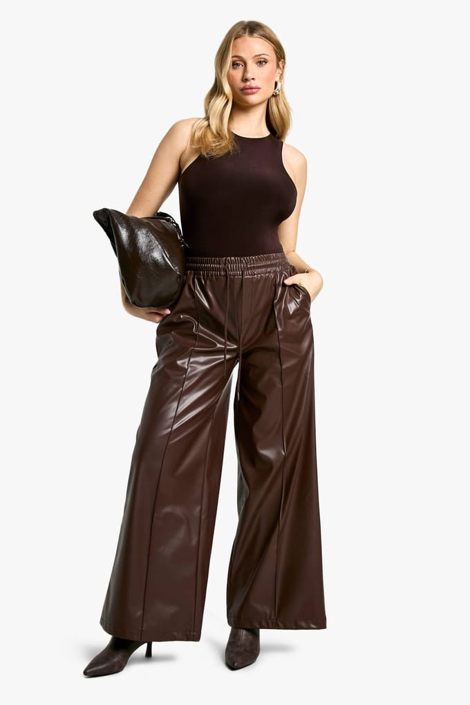 boohoo Dames Zwangerschapsjogger met elastische taille en wijde pijpen van PU | Chocolate | Maat: 8