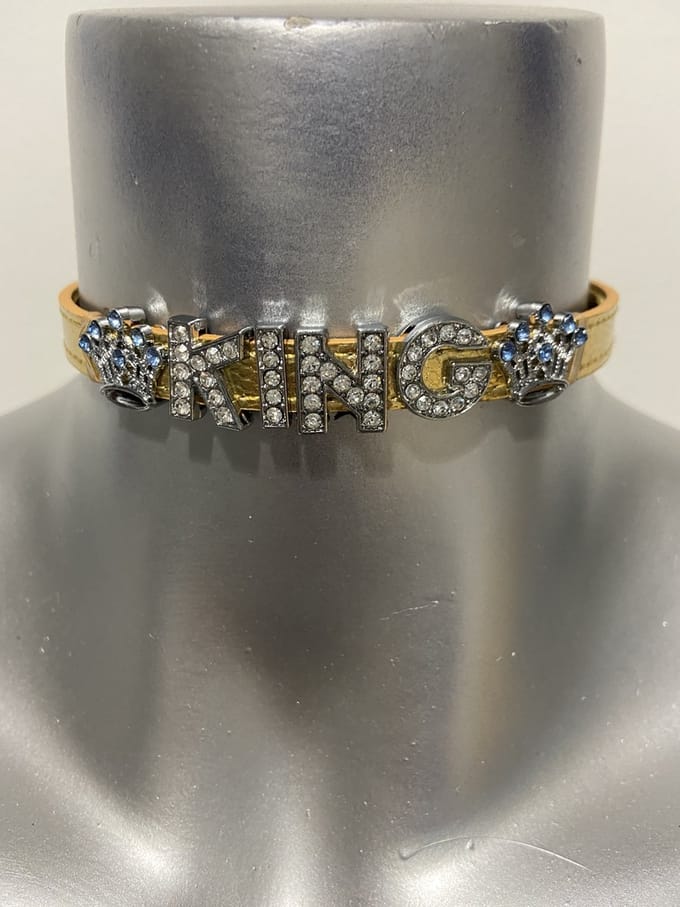 COLLARGOLDKINK – Power Escorts Gouden Halsband Met Steentjes