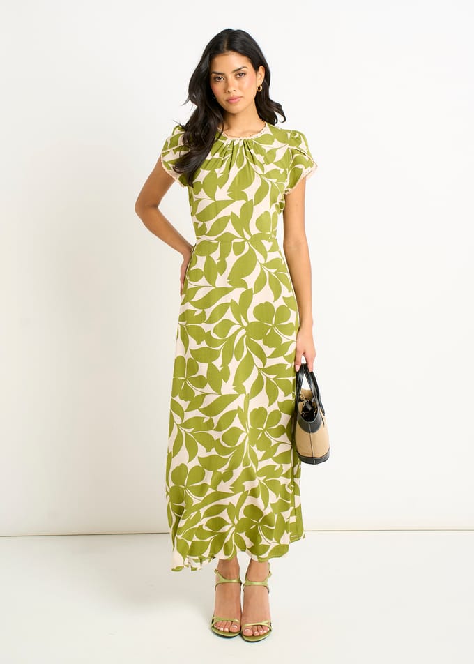 Groene maxi-jurk met elastische taille en bloemenkraag