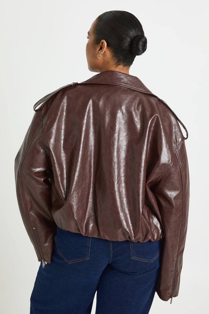 boohoo Dames Plus Kunstleren Biker Jacket met Bubble Zoom | Burgundy | Maat: 16