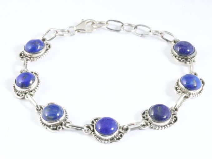 Bewerkte zilveren armband met lapis lazuli