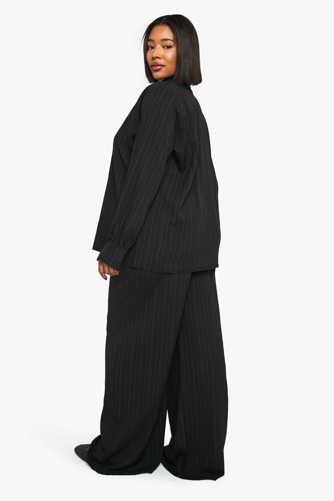 boohoo Dames Plus gekreukelde getextureerde elastische wijde pijpenbroek | Black | Maat: 16