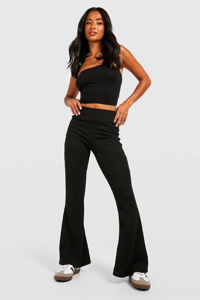boohoo Dames Petite Crinkle Rib Dikke Tailleband Flares | Black | Maat: 8