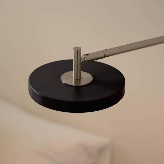UMAGE LED wandlamp Asteria Long, zwart, staal, vaste aansluiting