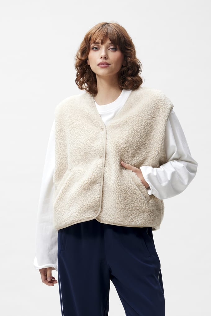 Catwalk Junkie Teddy Bodywarmer Cement Size: 34 | Vests Outlet | Dames | Beige