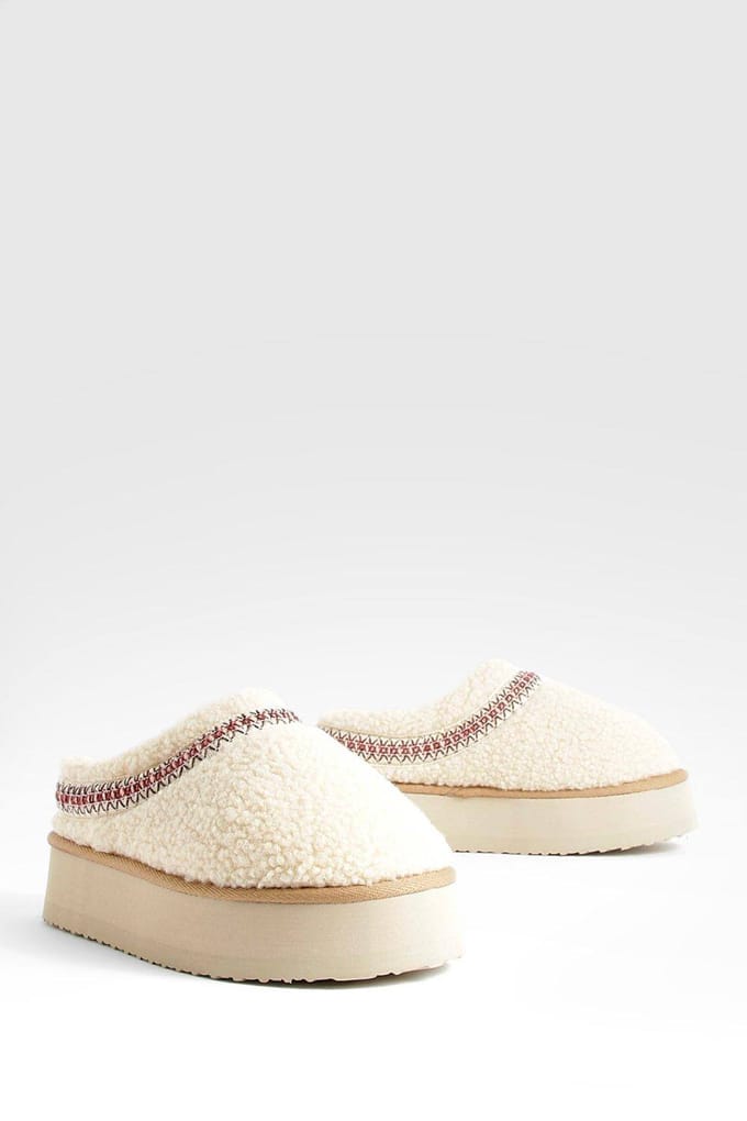 boohoo Dames Borg Geborduurde Plateau Cosy Mules | Beige | Maat: 7