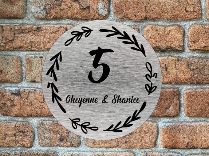 Naambordje / huisnummer voordeur krans 2 rvs look rond