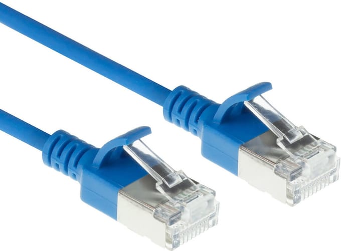 ACT Blauwe 7 meter LSZH S/FTP CAT6A slimline patchkabel snagless met RJ45 connectoren DB7607