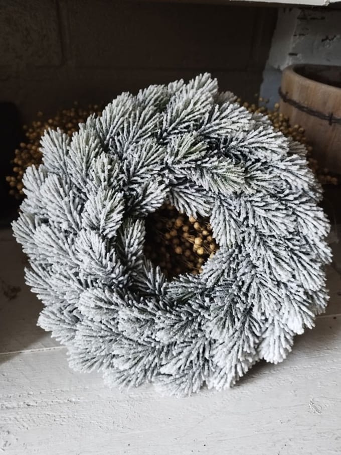 Krans Nobilis besneeuwd H7D28cm