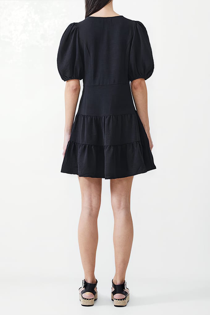 French Connection Vee Tiered Crinkle Dress Knee Black Maat: 8 | Mini Jurken Outlet | Dames | Zwart