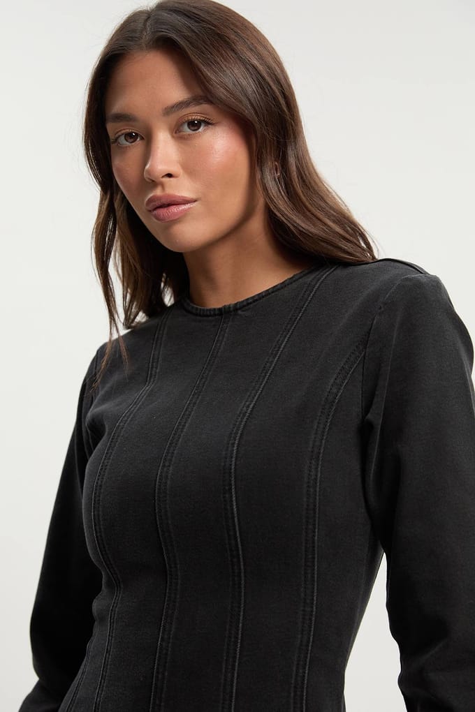 boohoo Dames Denimjurk met lange mouwen en naaddetails | Washed Black | Maat: 34