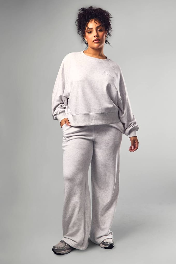 boohoo Dames Plus DSGN Studio Script Boxy Sweatshirt | Ash Grey | Maat: 18