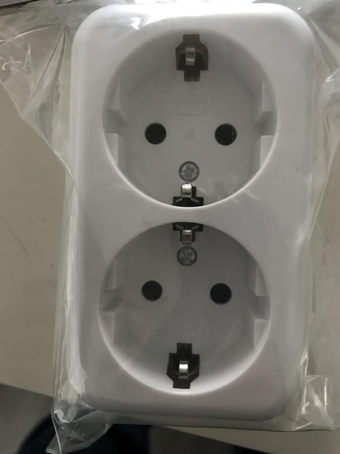 Benson Wandcontactdoos - 2-voudig - Randaarde - Opbouw - Wit - 250V - 16A