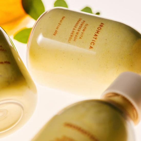 [AROMATICA] Glow Vita Powder Wash Orange & Neroli 60g white