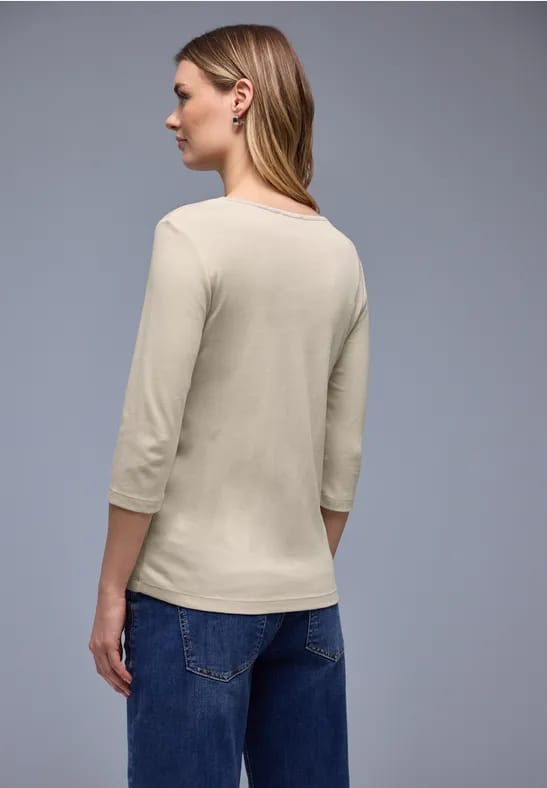 Shirt met hartvormige halslijn