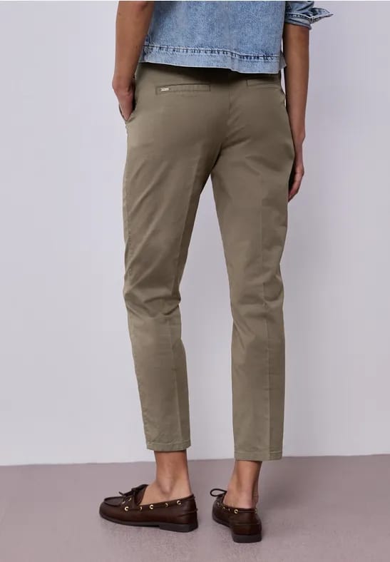 Casual fit chino's in een zachte stof
