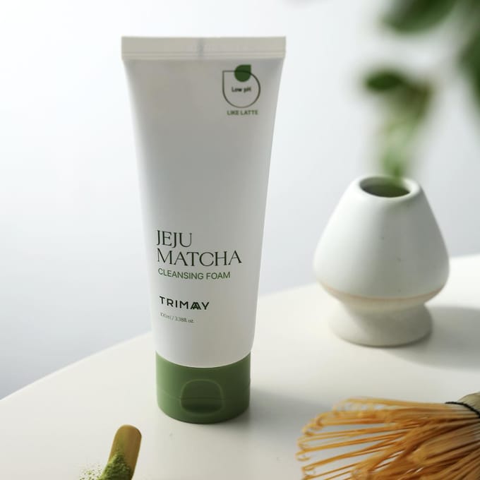 Mousse nettoyante à faible pH au thé Matcha de Trimay Jeju white