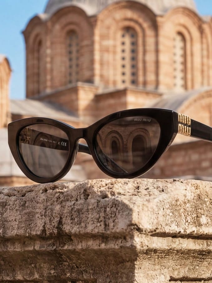 Lunettes de soleil mode Miu Miu 0MU A04SF noir
