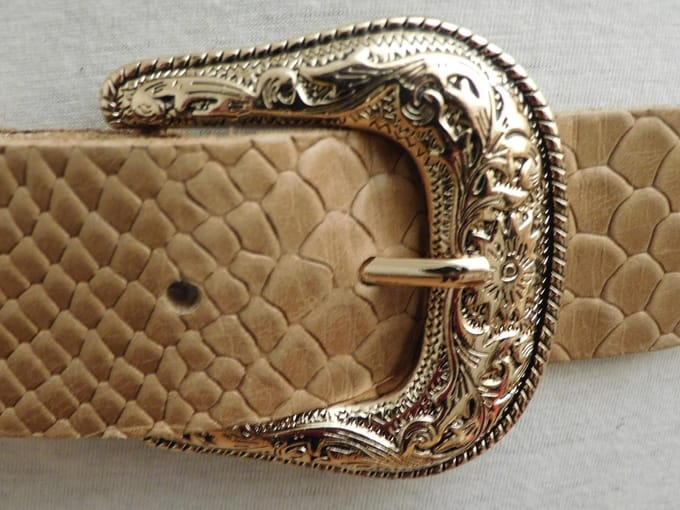 Western riem- van leer -met slangenprint - en speciale gespenset