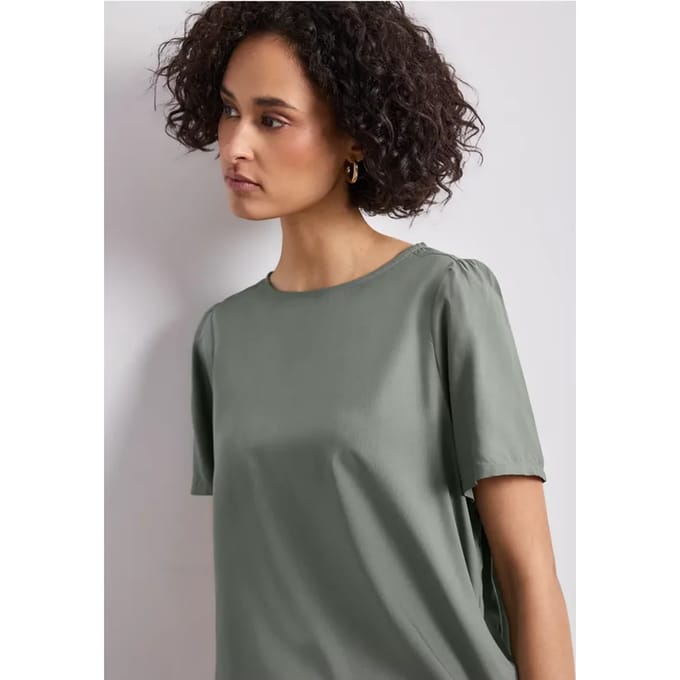 Blouse met ronde hals en korte pofmouwen