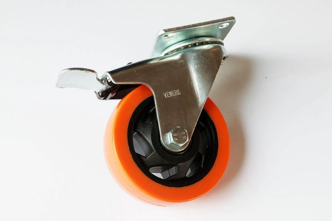 Zwenkwiel PVC met rem 100 mm dubbelgelagerd