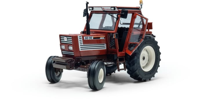 FIAT 80-90 comfort cab 2WD LIMITED Editie 500 stuks 1:32