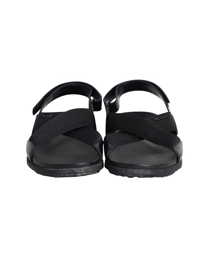 Prada Logo Band Kruis Sandalen in Zwart Leer