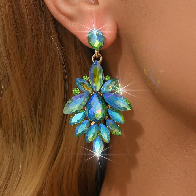 Design de fleur diamant géométrique avec des boucles d'oreilles multi-super scintillantes à porter brown