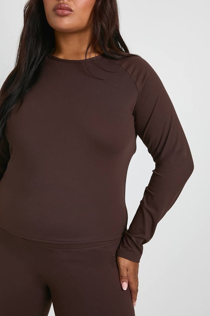 boohoo Dames Plus Supersoft Top met Naaddetail en Lange Mouwen | Coffee | Maat: 22