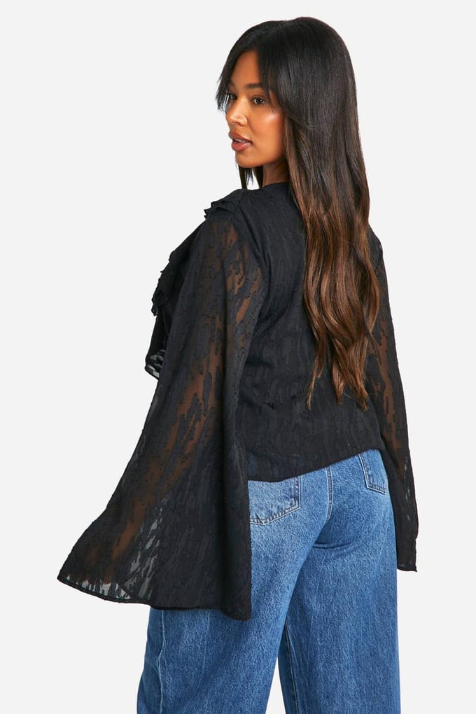 boohoo Dames Plus Burnout Dierlijke Tie Front Ruffle Blouse | Black | Maat: 26
