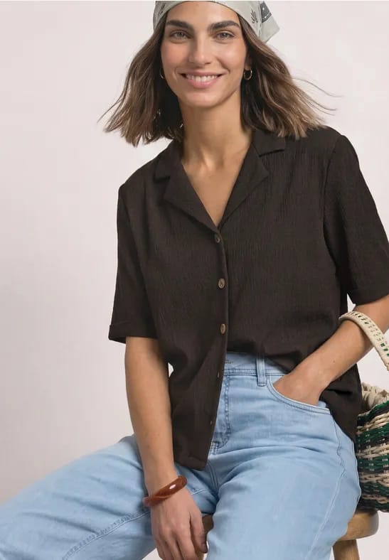 Shirt met verschillende texturen en een knoopsluiting